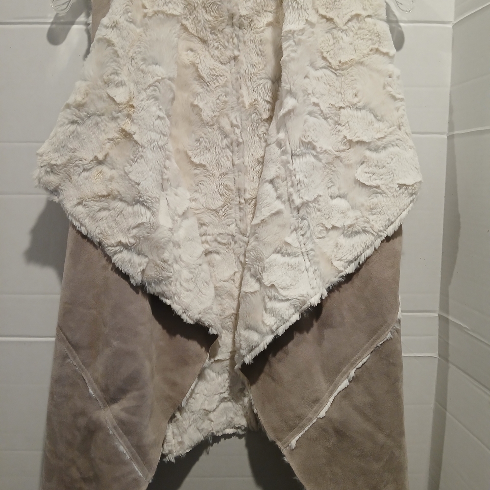 Ladies Onetheland Faux Suede Vest with Faux Leather Lining Size Small